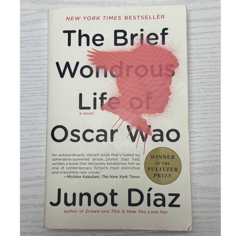 The Brief Wondrous Life of Oscar Wao by Junot Díaz - Paperback / Sku0063